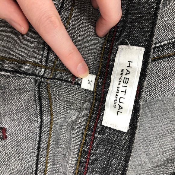 H A B I T U A L - Picture 9 of 12